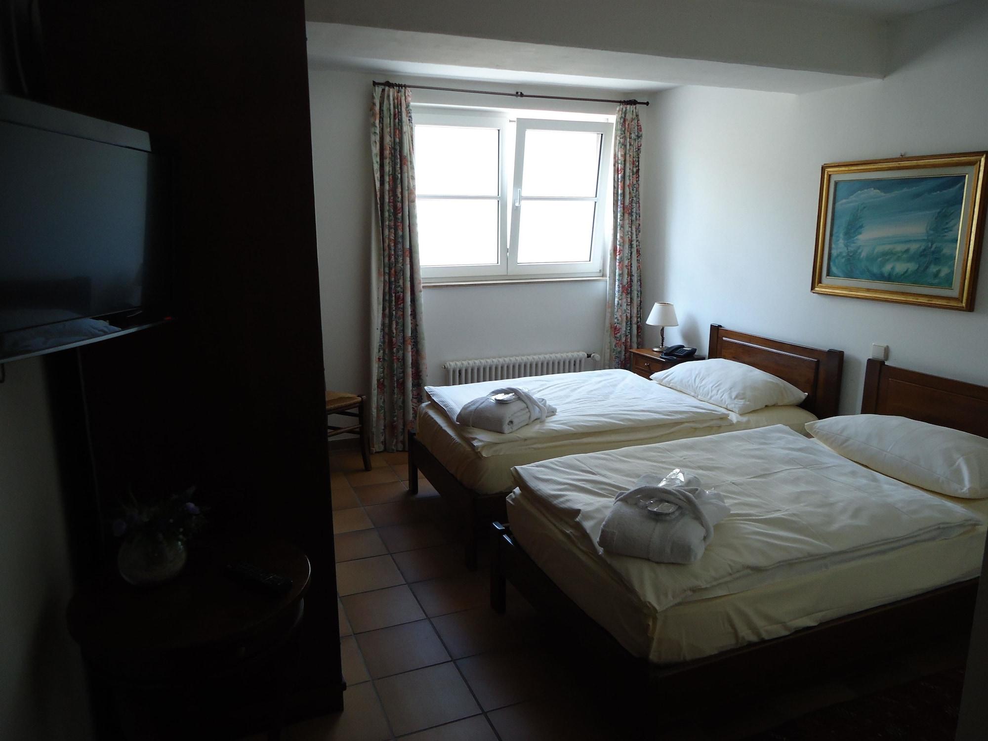 Hotel Landhaus Milser Дуйсбург Экстерьер фото