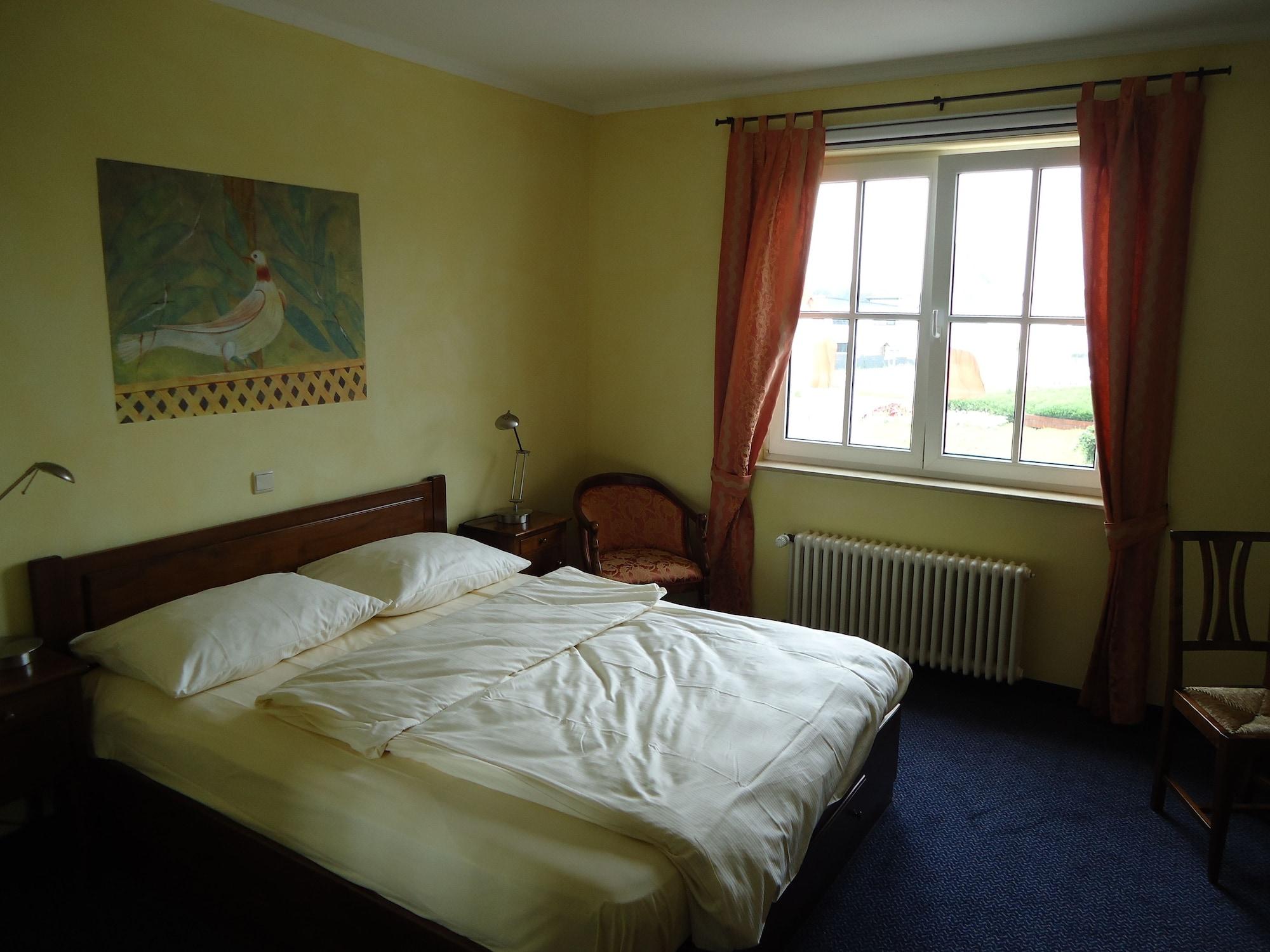 Hotel Landhaus Milser Дуйсбург Экстерьер фото