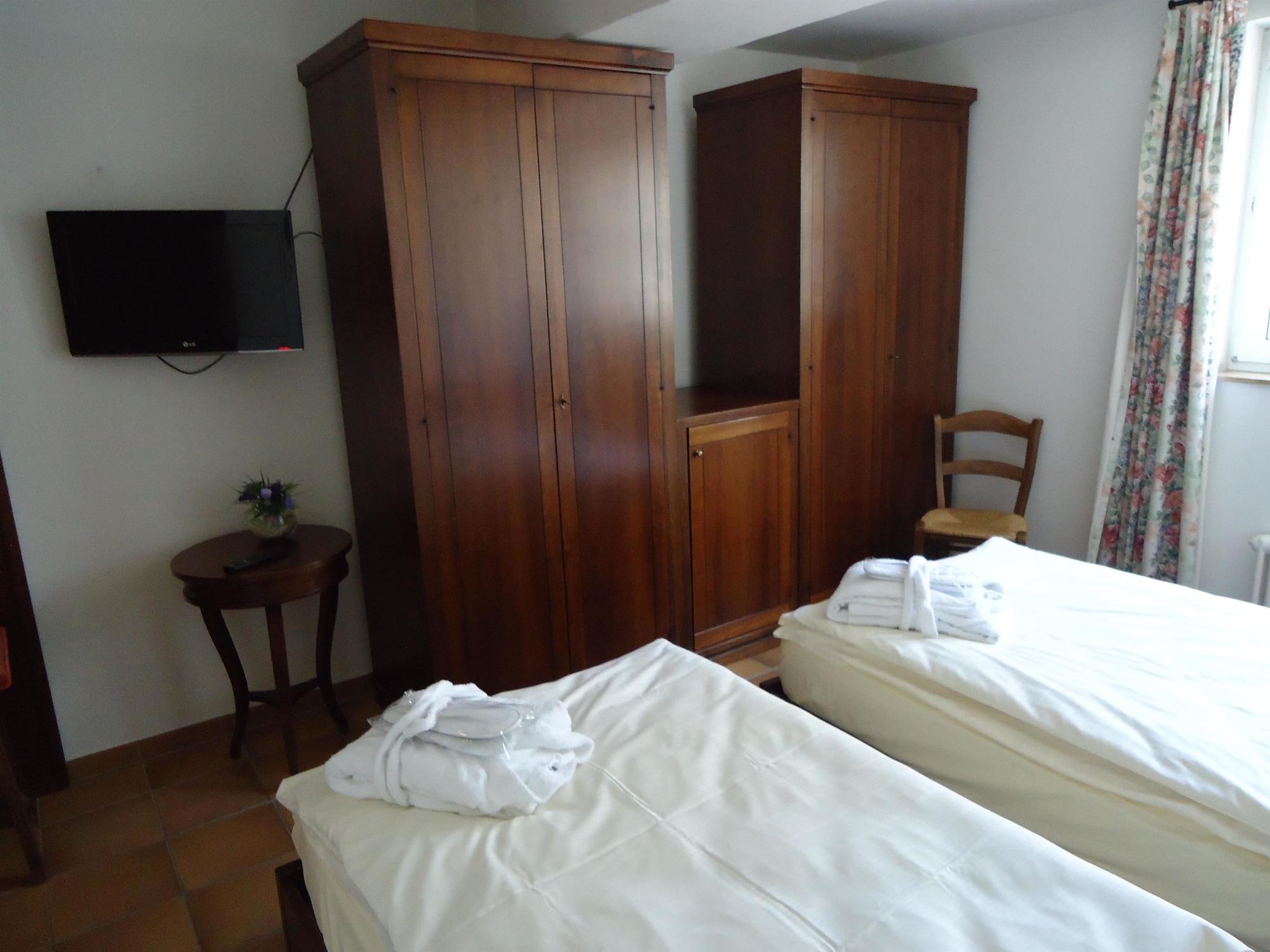 Hotel Landhaus Milser Дуйсбург Экстерьер фото