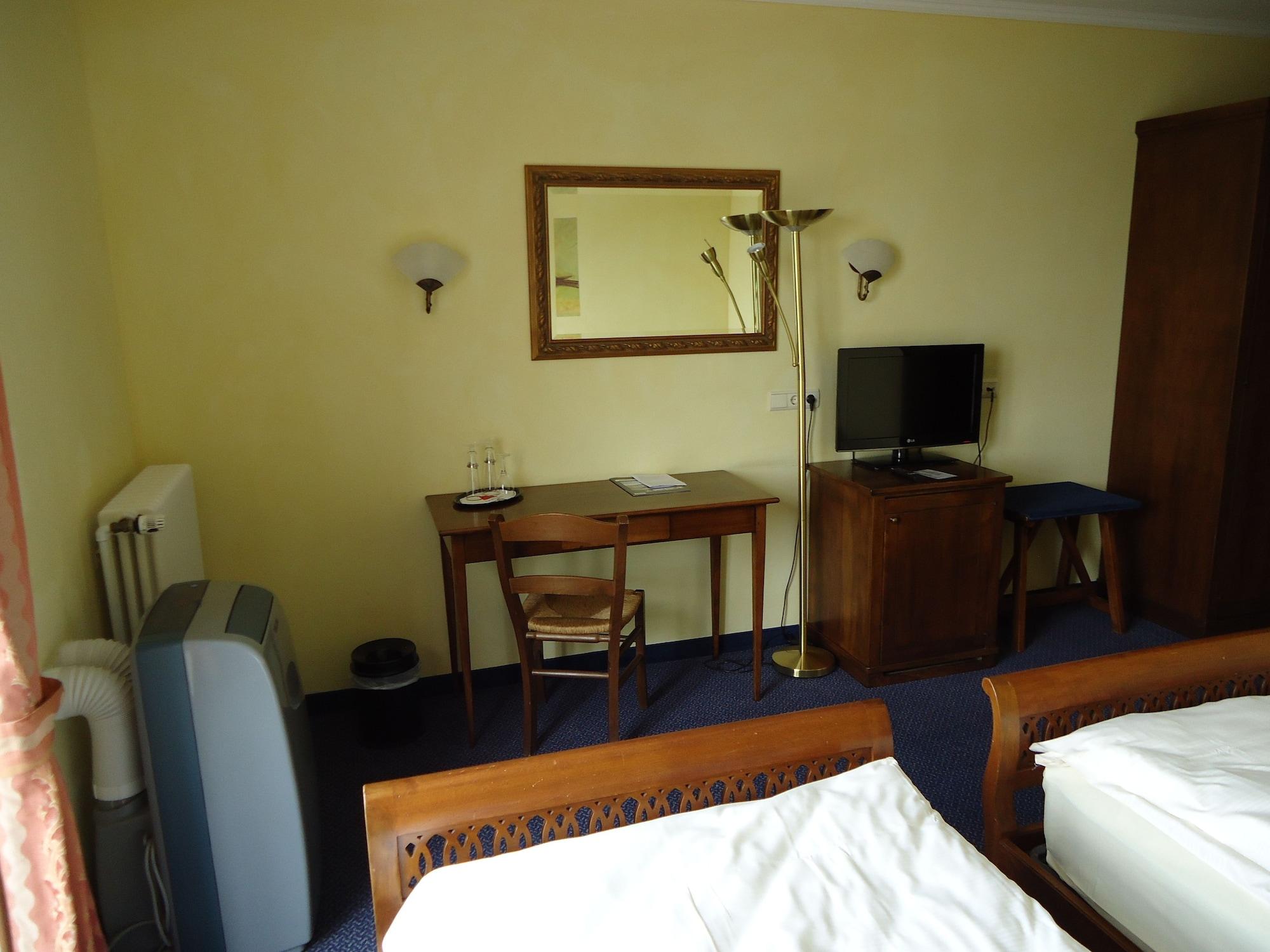Hotel Landhaus Milser Дуйсбург Экстерьер фото