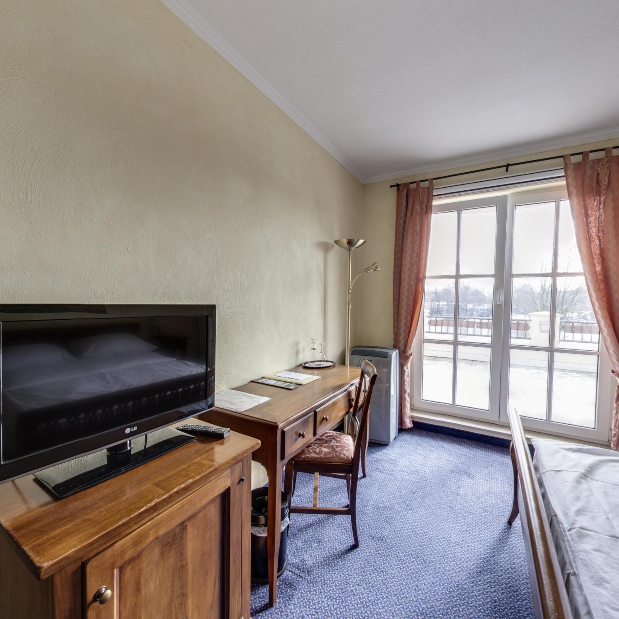 Hotel Landhaus Milser Дуйсбург Экстерьер фото