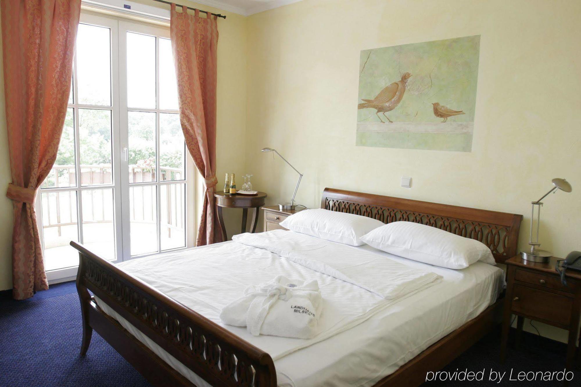 Hotel Landhaus Milser Дуйсбург Экстерьер фото
